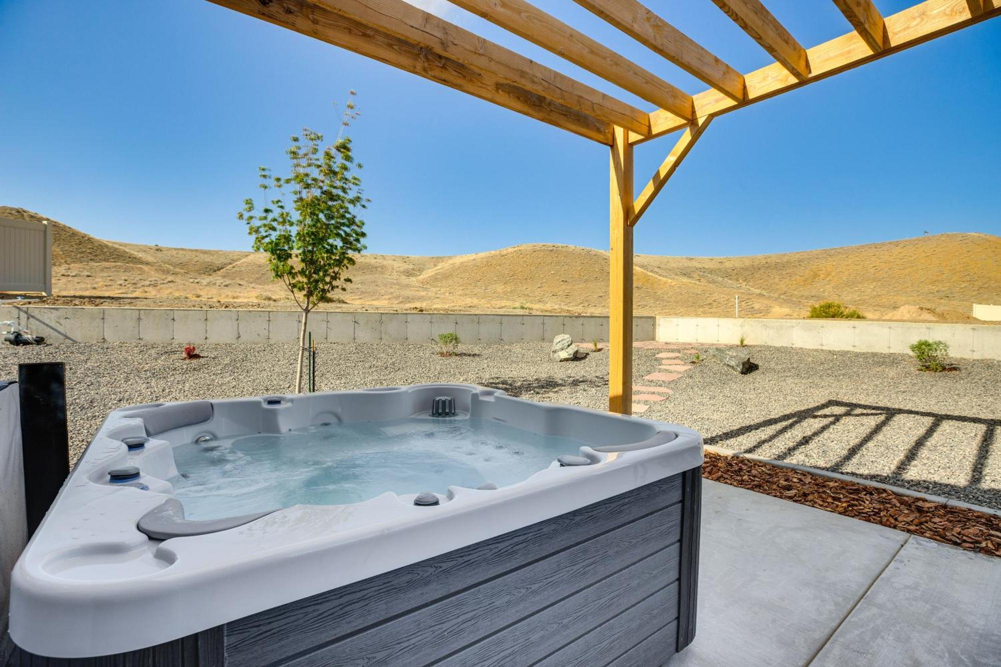 Luxe Living Grand Junction Home With Hot Tub, Views Екстериор снимка